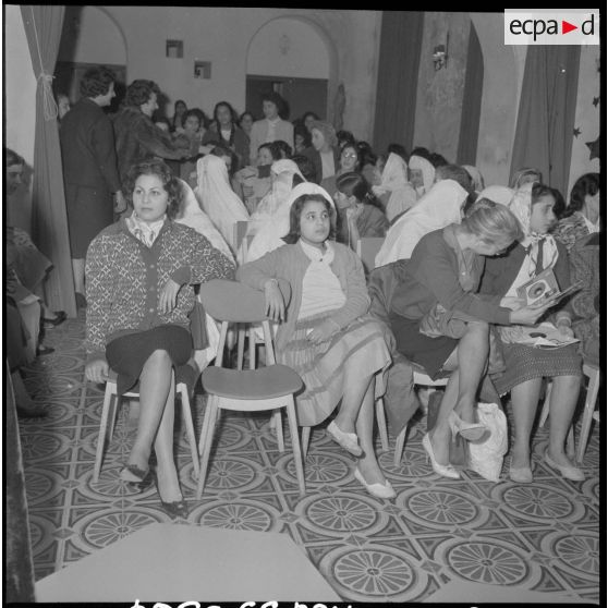 Alger. Cercle de la liberté. Réunion féminine.