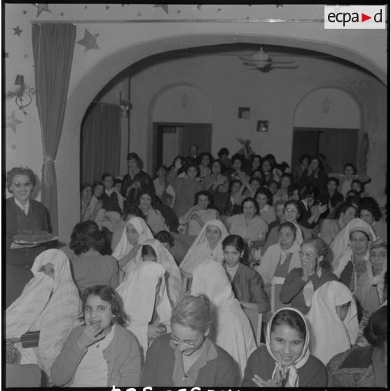 Alger. Cercle de la liberté. Réunion féminine.