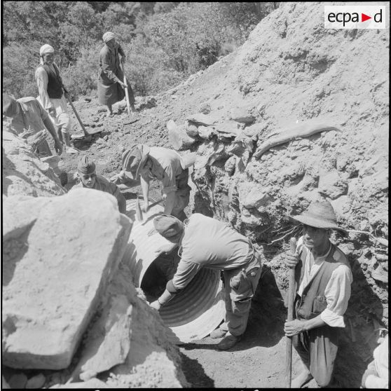 La 11e compagnie nomade et le 70e RG à Berrouaghia et Bouïra. [Description en cours]