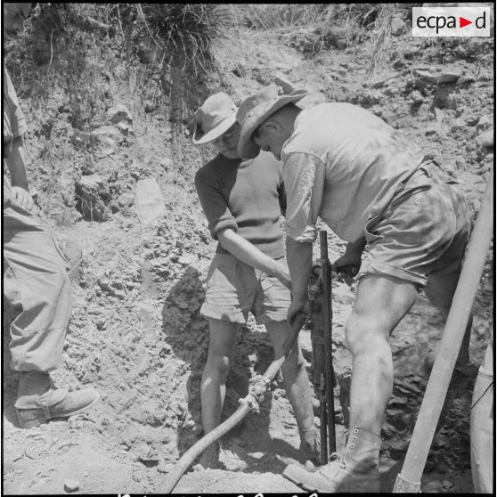 La 11e compagnie nomade et le 70e RG à Berrouaghia et Bouïra. [Description en cours]