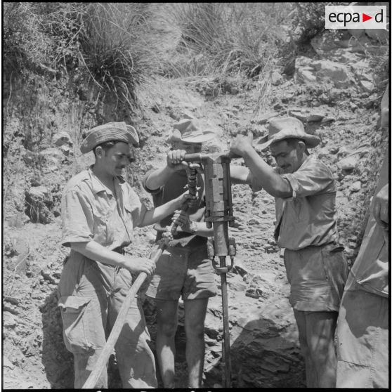 La 11e compagnie nomade et le 70e RG à Berrouaghia et Bouïra. [Description en cours]