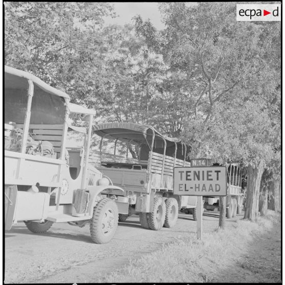 L'unité territoriale d'Alger en patrouille à Teniet el Haad. [Description en cours]