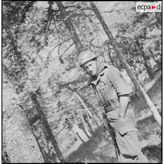 L'unité territoriale d'Alger en patrouille à Teniet el Haad. [Description en cours]