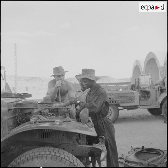 La 11e CSPA (11e compagnie saharienne portée africaine) à Tindouf. [Description en cours]