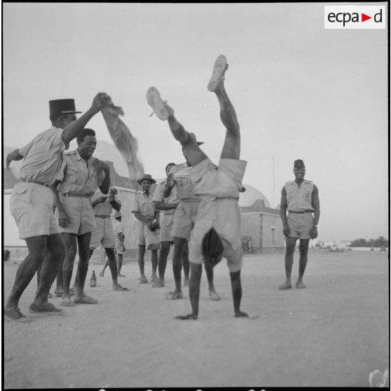 La 11e CSPA (11e compagnie saharienne portée africaine) à Tindouf. [Description en cours]