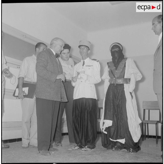 Cérémonie au profit de la fondation Maréchal de Lattre. [Description en cours]