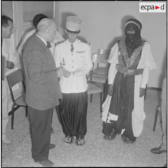 Cérémonie au profit de la fondation Maréchal de Lattre. [Description en cours]