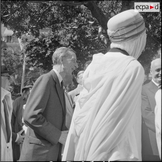 Visite des anciens combattants de la métropole à ceux d'Alger. [Description en cours]