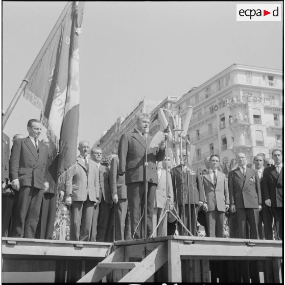 Visite des anciens combattants de la métropole à ceux d'Alger. [Description en cours]