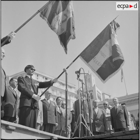 Visite des anciens combattants de la métropole à ceux d'Alger. [Description en cours]