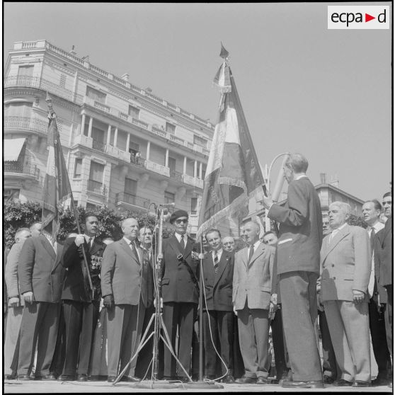 Visite des anciens combattants de la métropole à ceux d'Alger. [Description en cours]