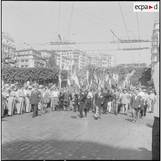 Visite des anciens combattants de la métropole à ceux d'Alger. [Description en cours]