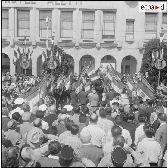 Visite des anciens combattants de la métropole à ceux d'Alger. [Description en cours]