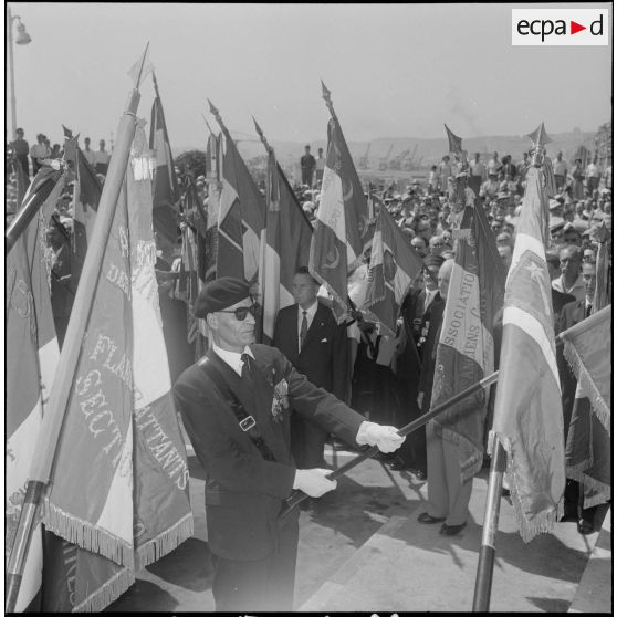 Visite des anciens combattants de la métropole à ceux d'Alger. [Description en cours]