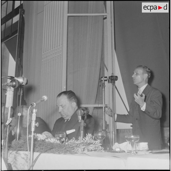 Visite des anciens combattants de la métropole à ceux d'Alger. [Description en cours]