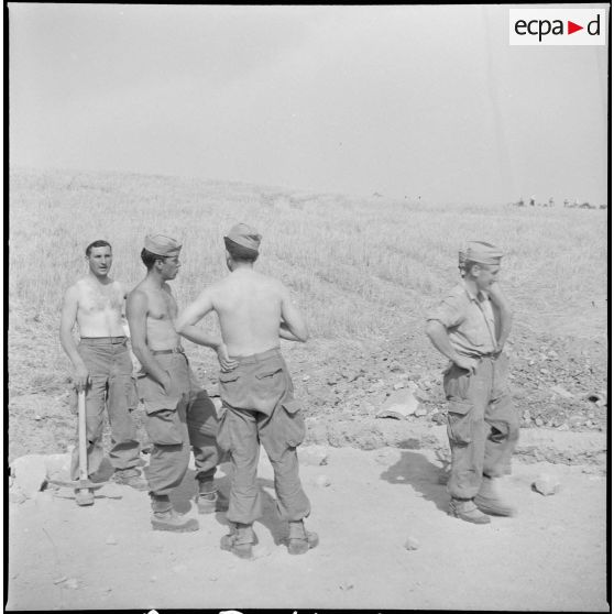 Le 49 BG (49e bataillon du génie) à Er-Rahel. [Description en cours]