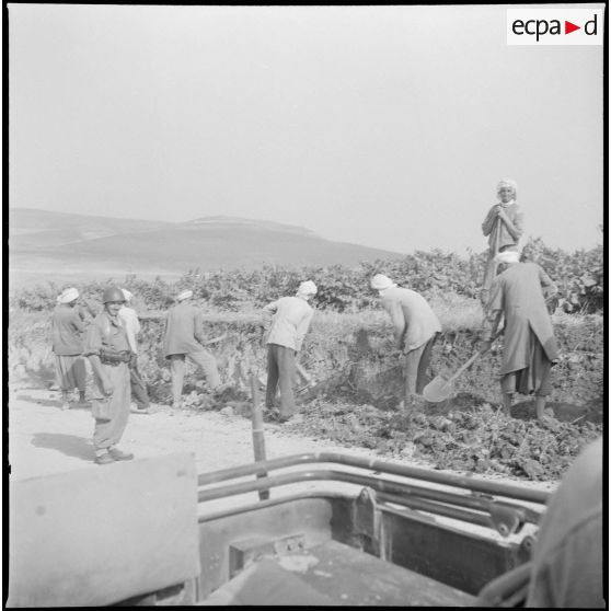 Le 49 BG (49e bataillon du génie) à Er-Rahel. [Description en cours]