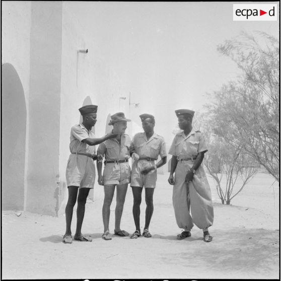 Les habitants de Tindouf. [Description en cours]