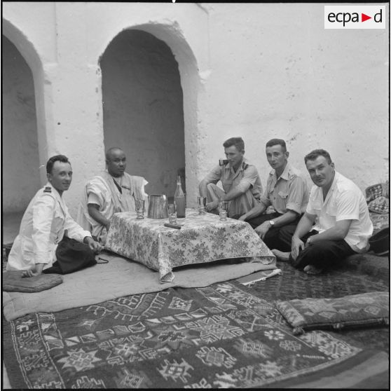 Les habitants de Tindouf. [Description en cours]