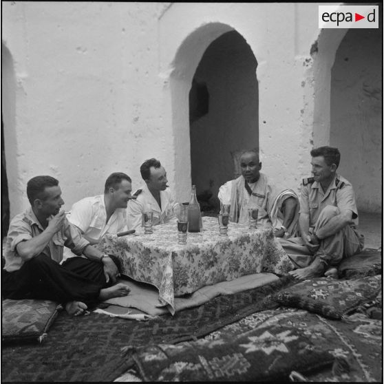 Les habitants de Tindouf. [Description en cours]