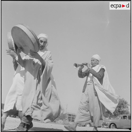 Fête au marabout de Sidi-Embarek. [Description en cours]