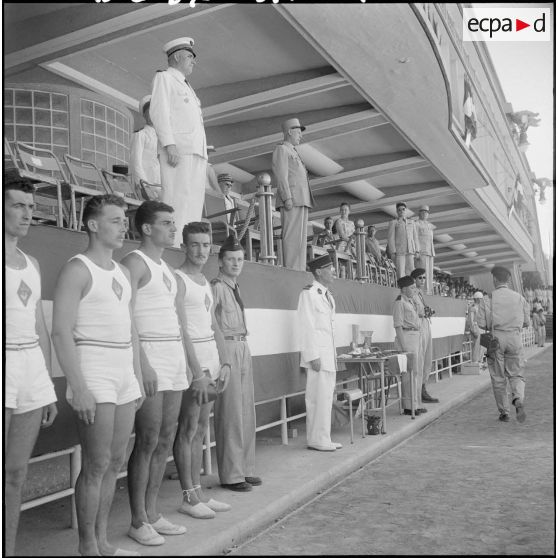 Spectacle sportif et folklorique donné au stade Leclerc à Alger. [Description en cours]