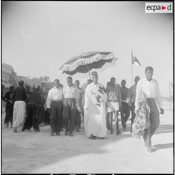 Spectacle sportif et folklorique donné au stade Leclerc à Alger. [Description en cours]
