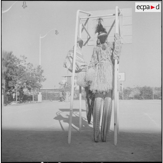 Spectacle sportif et folklorique donné au stade Leclerc à Alger. [Description en cours]