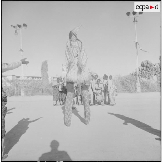 Spectacle sportif et folklorique donné au stade Leclerc à Alger. [Description en cours]