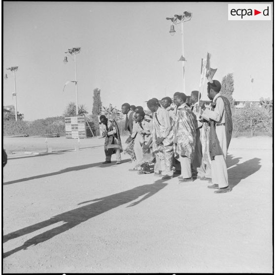 Spectacle sportif et folklorique donné au stade Leclerc à Alger. [Description en cours]
