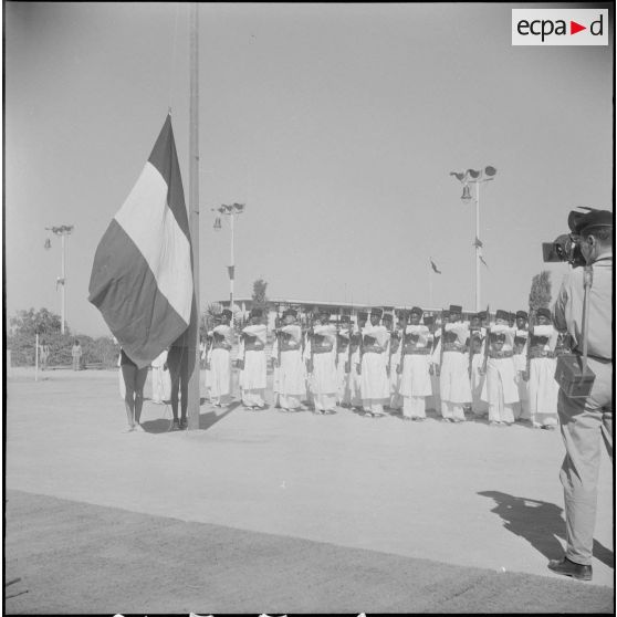 Spectacle sportif et folklorique donné au stade Leclerc à Alger. [Description en cours]