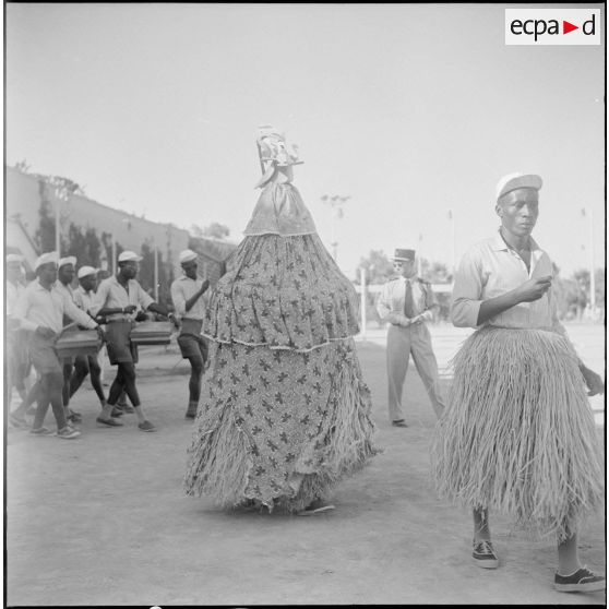 Spectacle sportif et folklorique donné au stade Leclerc à Alger. [Description en cours]