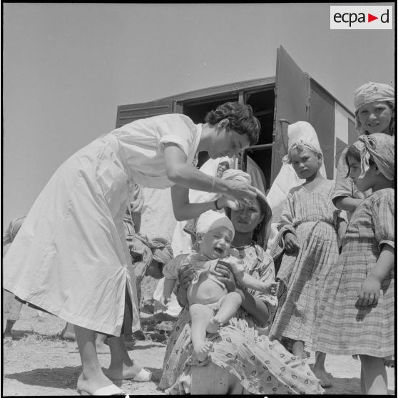 Assistance médicale à Orléansville. [Description en cours]