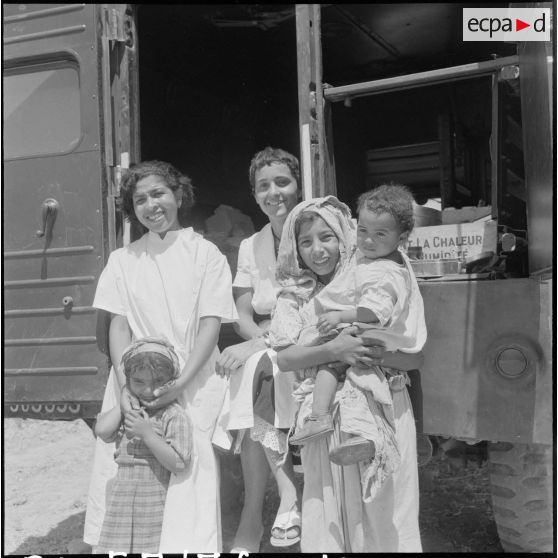 Assistance médicale à Orléansville. [Description en cours]