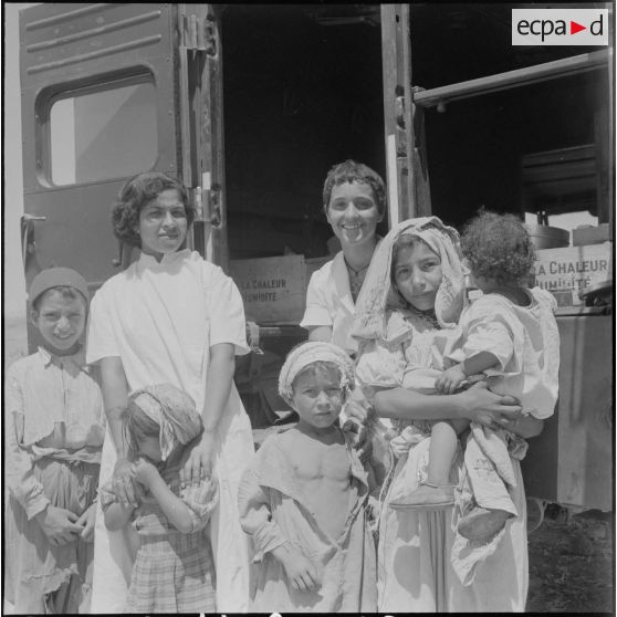 Assistance médicale à Orléansville. [Description en cours]