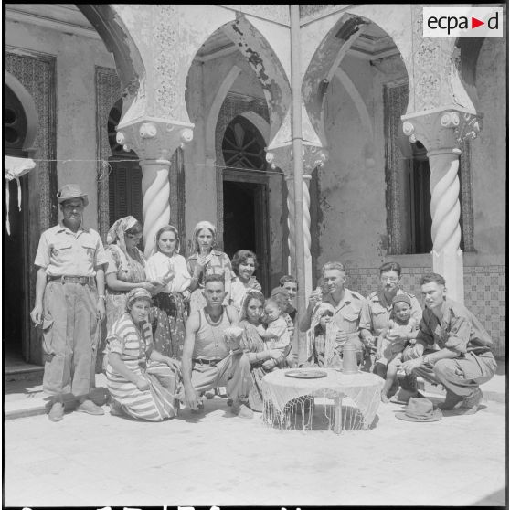 Assistance médicale à Orléansville. [Description en cours]