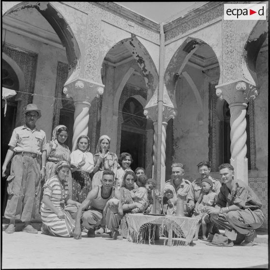 Assistance médicale à Orléansville. [Description en cours]