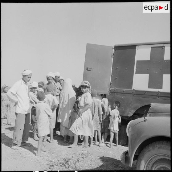 Assistance médicale à Orléansville. [Description en cours]