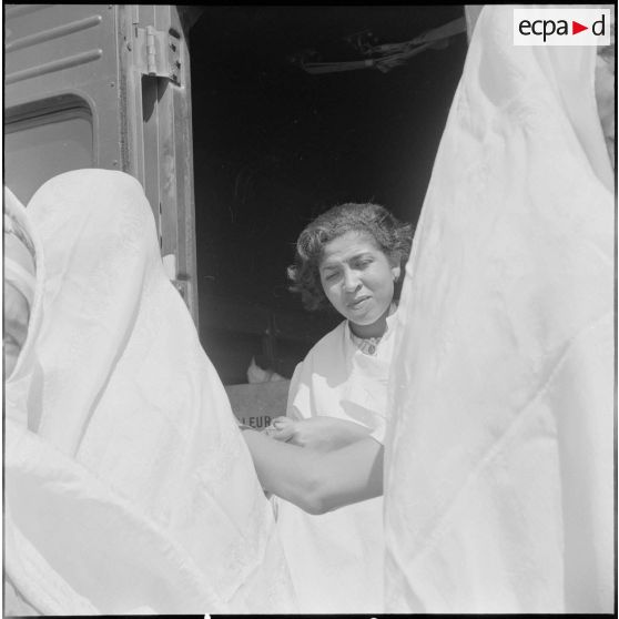 Assistance médicale à Orléansville. [Description en cours]