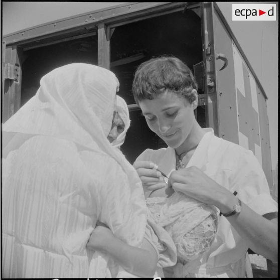 Assistance médicale à Orléansville. [Description en cours]