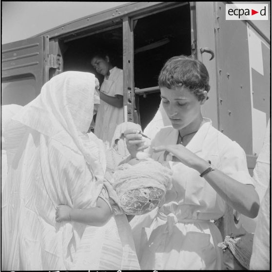 Assistance médicale à Orléansville. [Description en cours]