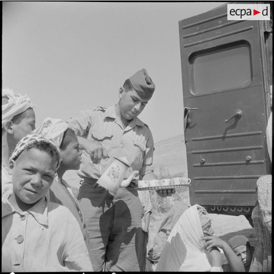 Assistance médicale à Orléansville. [Description en cours]