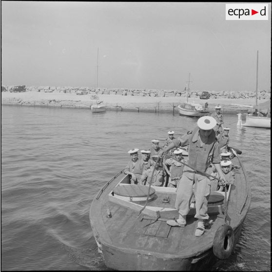 Centre d’instruction de la Marine de Siroco et la 42e SPL. [Description en cours]