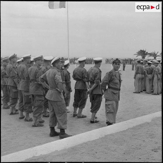 Centre d’instruction de la Marine de Siroco et la 42e SPL. [Description en cours]