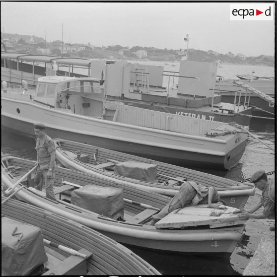 Centre d’instruction de la Marine de Siroco et la 42e SPL. [Description en cours]