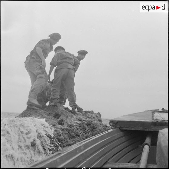 Centre d’instruction de la Marine de Siroco et la 42e SPL. [Description en cours]