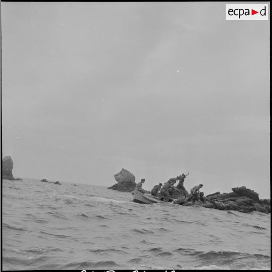 Centre d’instruction de la Marine de Siroco et la 42e SPL. [Description en cours]