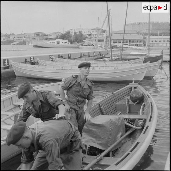 Centre d’instruction de la Marine de Siroco et la 42e SPL. [Description en cours]