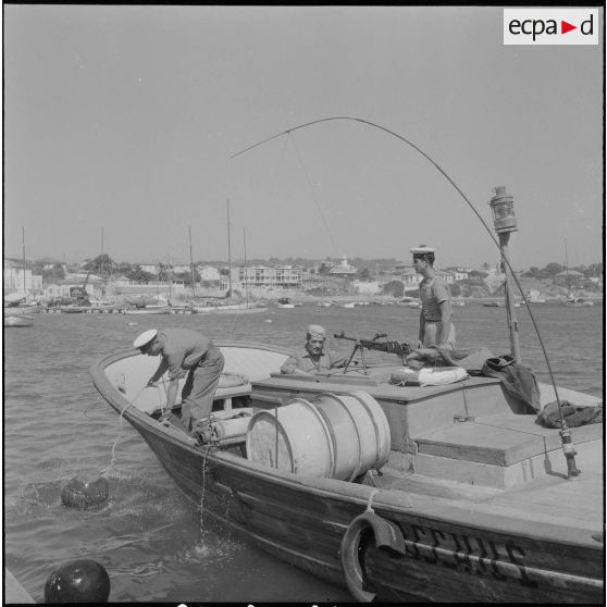 Centre d’instruction de la Marine de Siroco et la 42e SPL. [Description en cours]