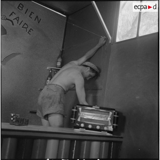 Inauguration d'un foyer au 1er régiment de spahis algériens (1er RSA). [Description en cours]